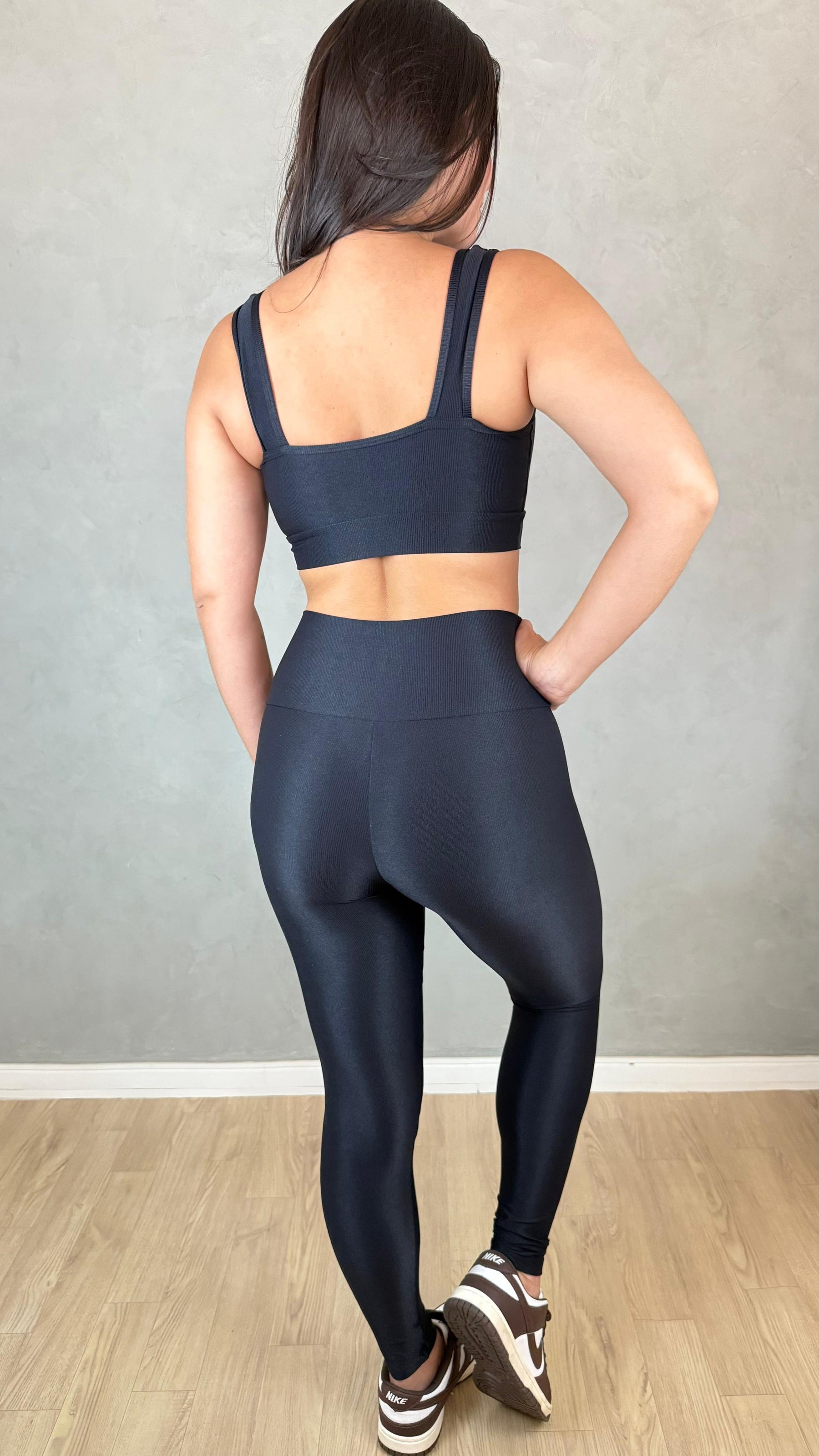 Conjunto Aveludado de Compressão Legging + Top Sofia Preto