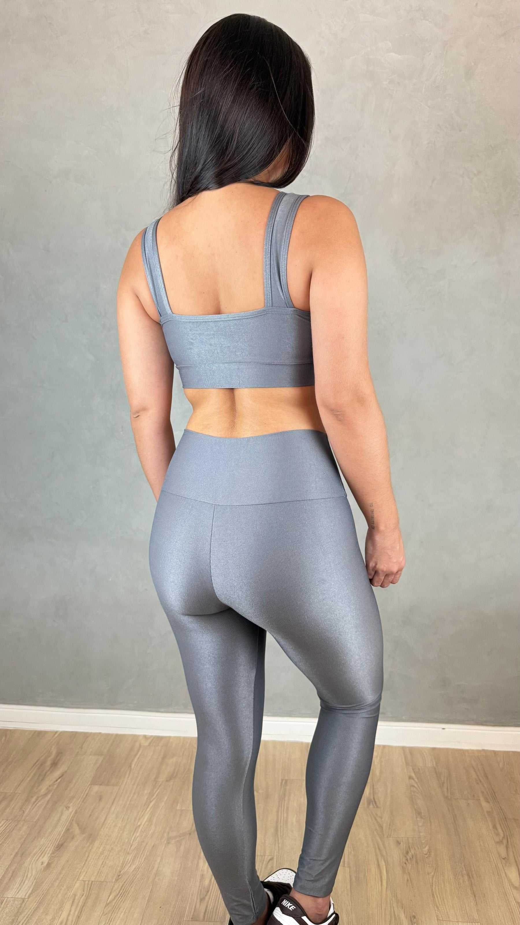 Conjunto Aveludado de Compressão Legging + Top Sofia Chumbo