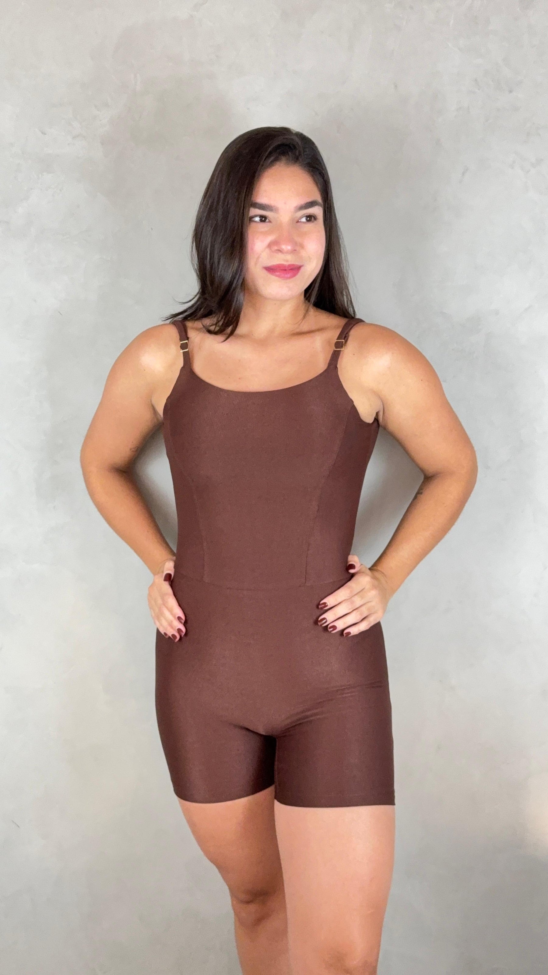 Macaquinho Gloss - Marrom