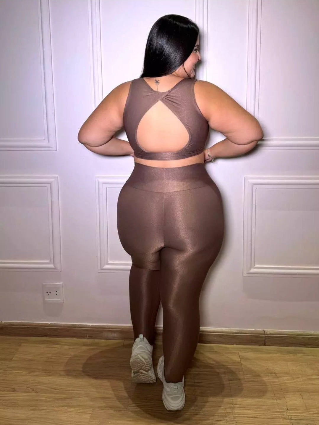 Conjunto Plus Size Aveludado de Compressão Legging + Top Carol Espresso