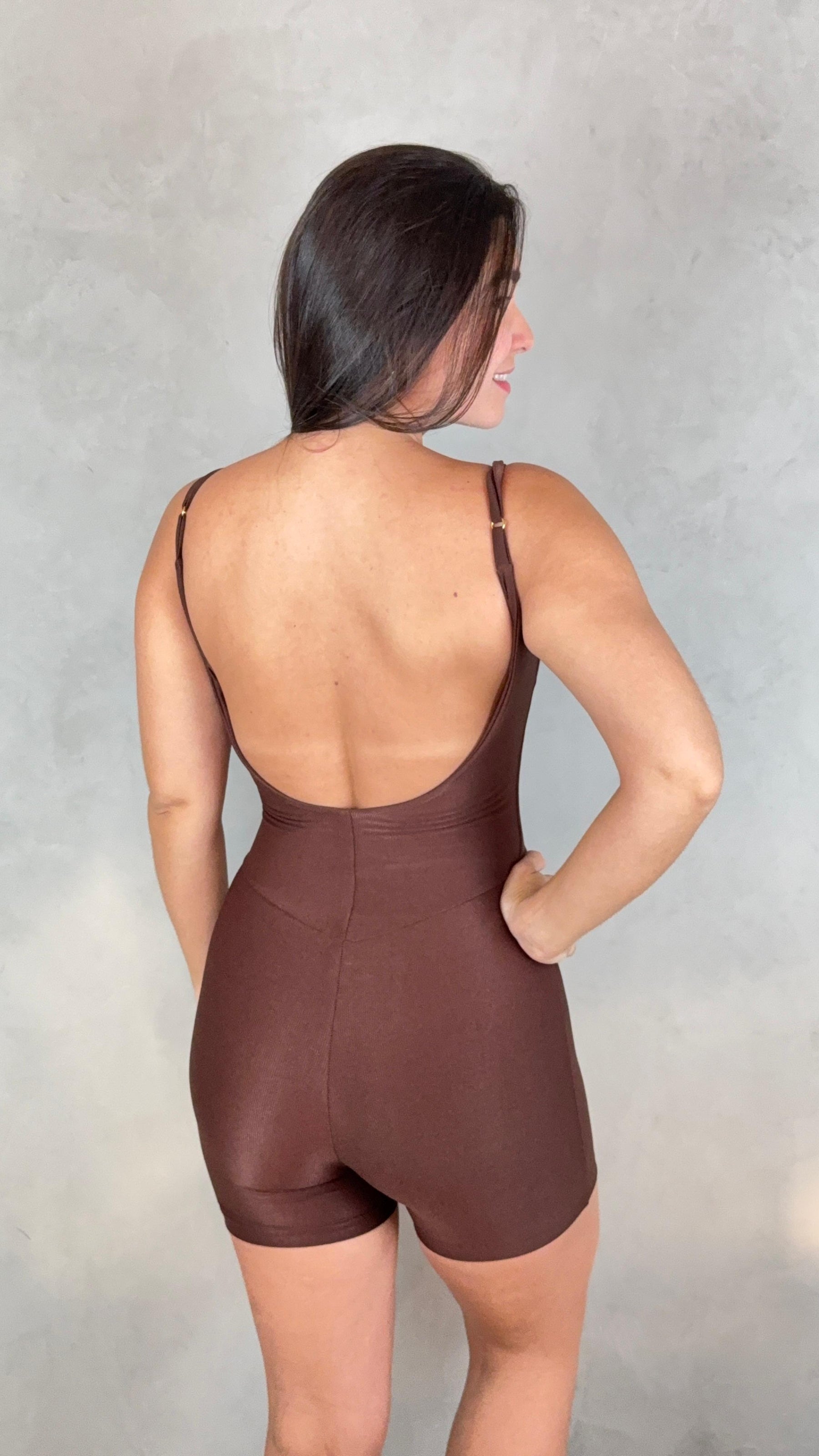 Macaquinho Gloss - Marrom